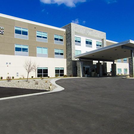 Holiday Inn Express & Suites Coldwater By Ihg Exterior photo