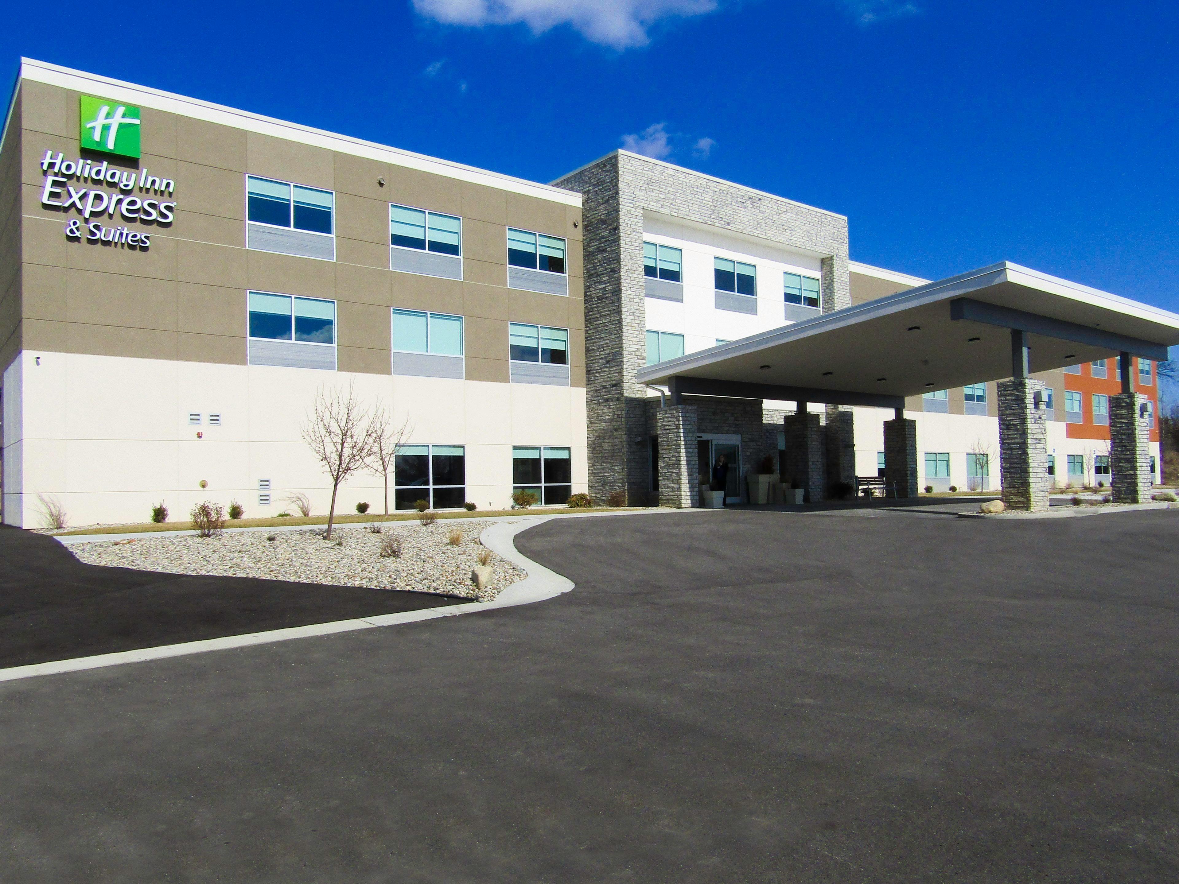 Holiday Inn Express & Suites Coldwater By Ihg Exterior photo