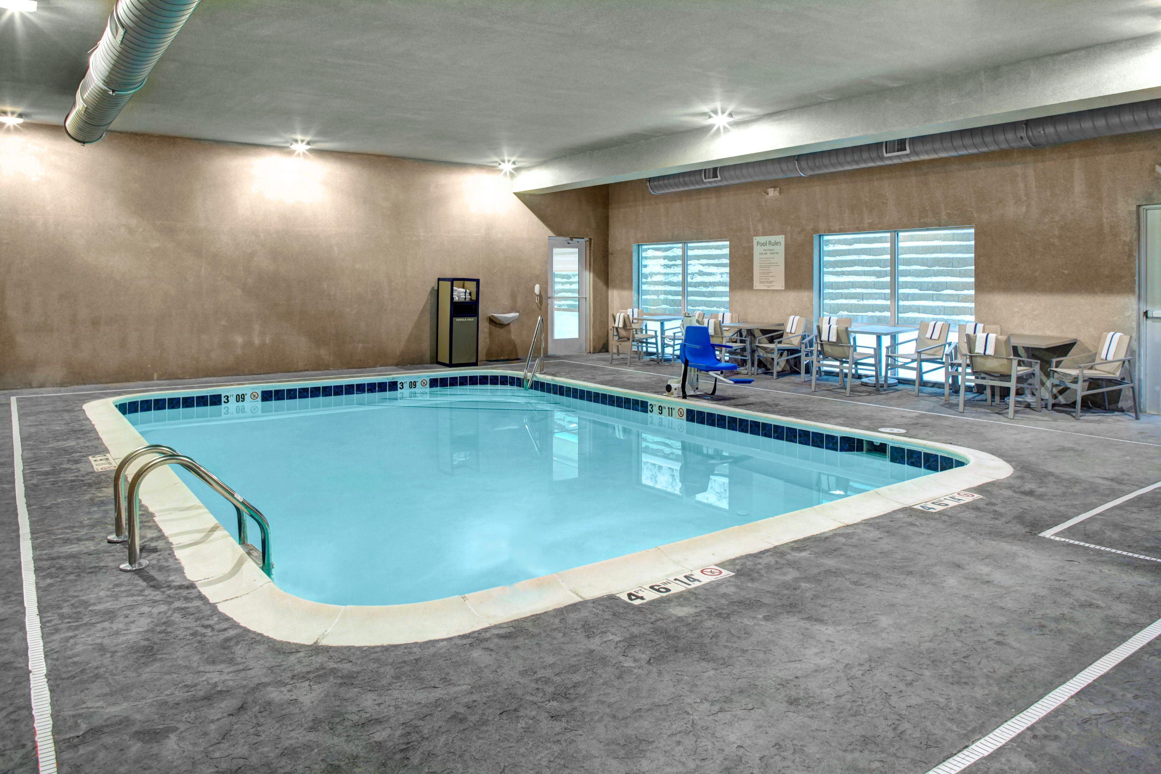 Holiday Inn Express & Suites Coldwater By Ihg Exterior photo