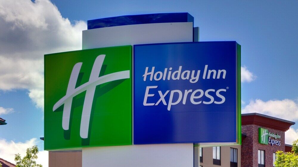Holiday Inn Express & Suites Coldwater By Ihg Exterior photo